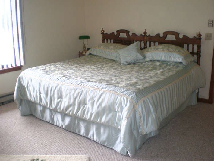 Full size bed & mattress, part of bedroom set.