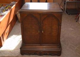 Vintage 2-Door Cabinet.  (Approx. 25.5" long x 32" high x 20" deep) Good Condition with Discoloring on Top & Minor Dings.