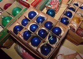 Vintage Christmas Ornaments & Decor
