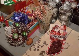 Vintage Christmas Ornaments & Decor