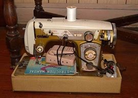 Vintage Fleetwood Sewing Machine, Made in Japan (Not Tested)