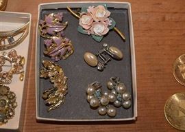 Women's Costume Jewelry