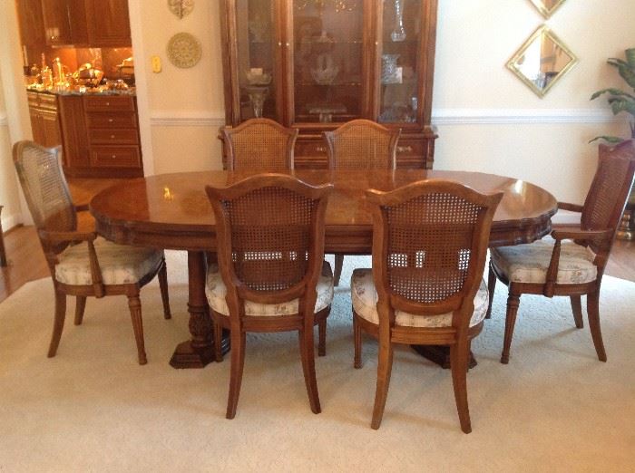 White Furn Dining Room Table and 6 Chairs 