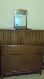 Broyhill mcm/vintage chest of drawers with lid/mirror