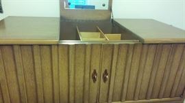 Broyhill mcm/vintage chest of drawers with lid/mirror