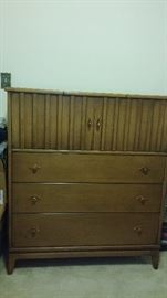 Broyhill mcm/vintage chest of drawers with lid/mirror
