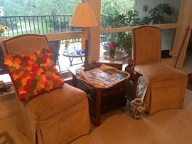 Chairs in beautiful shape, side table, lamps.