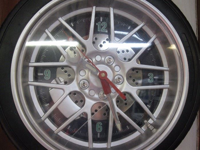 Wheel clock - 'as is' - crack in plastic