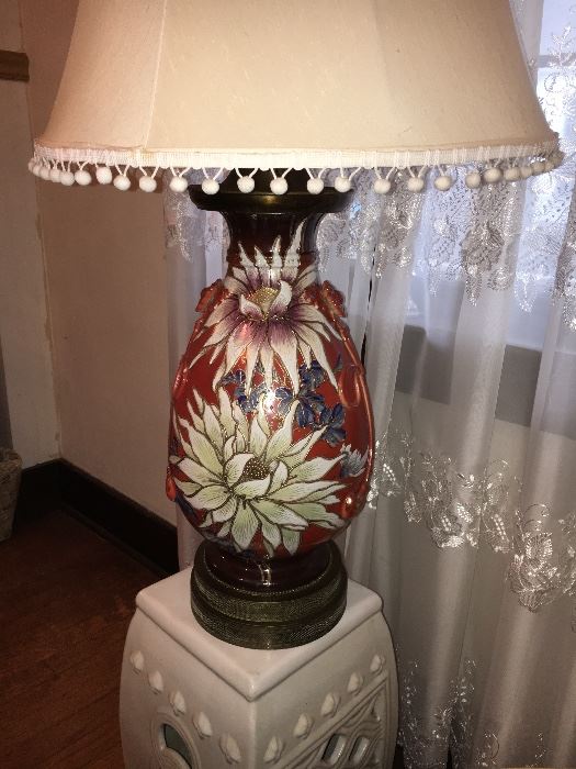 Large vintage Asian-theme lamp.