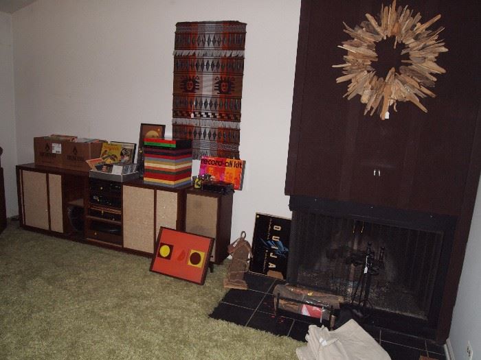 Stereo cabinet and speakers not available, sorry for the inconvenience