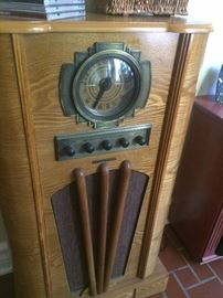 Vintage-looking radio