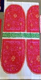 Vintage 1970’s Mari Memkko Textile: Hot pink arches rectangular wall hanging Mexican inspired no markings has a few brown spots 44" x 22"