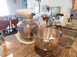 Kitchen Aid standing mixer