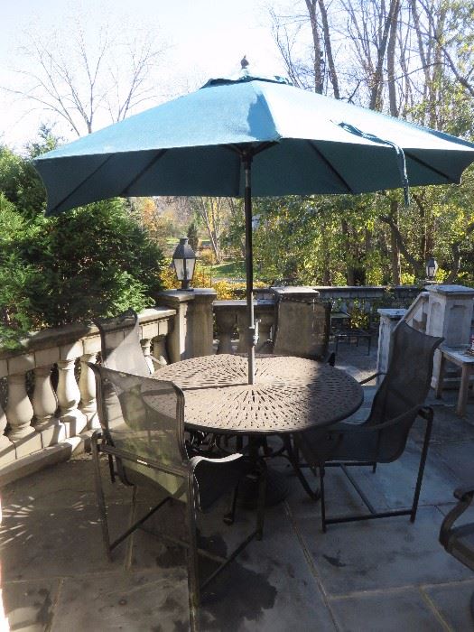  ROUND CAST ALUMINUM UMBRELLA TABLE WITH 4 CHAIRS   BY BROWN JORDON
ROUND GALTECH UMBRELLA
WITH CAST UMBRELLA BASE