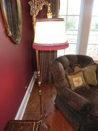 BRASS BRIDGE FLOOR LAMP
GRIFFINS ON BASE
