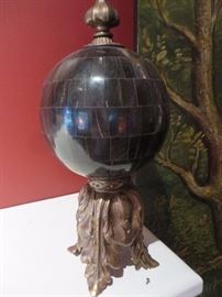 POLISHED MARBLE SPHERE BALL ON STAND

