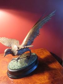 BRONZE EAGLE STATUE
