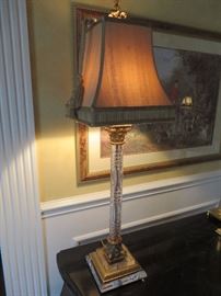 CUT CRYSTAL COLUMN TABLE LAMP 
ON CRYSTAL BASED