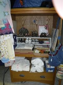 Linnens, Cool Gel pillows (unused), Aprons, shoes