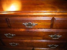 Chest of drawers