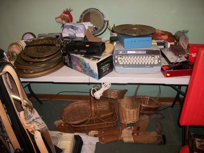 Wicker baskets, brass wall décor, typewriter, vanity mirror