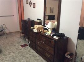 Dresser, lamp, miscellaneous items