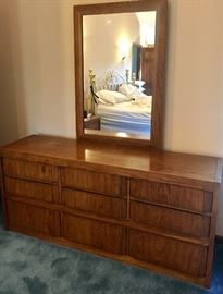Vintage Thomasville triple & tallboy dressers, 2 night stands