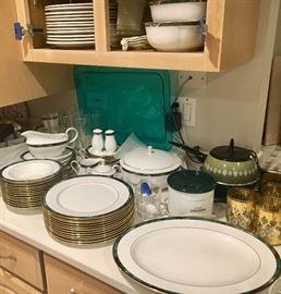 Lenox Kelly pattern 57 piece china set