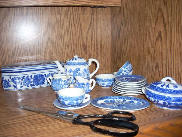 Mini Teaset - scissors are a reference for size