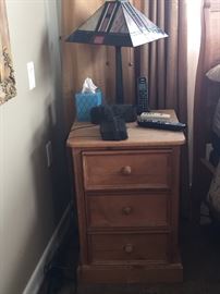 2 end tables and 2 lamps - match king bed frame