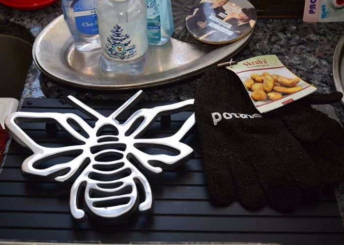 Butterfly Trivet & Hot Potato Gloves