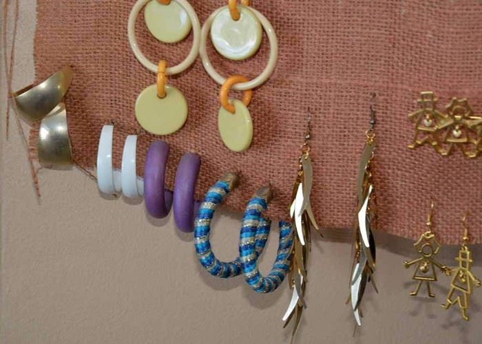 Women's Costume Jewelry - Earrings 