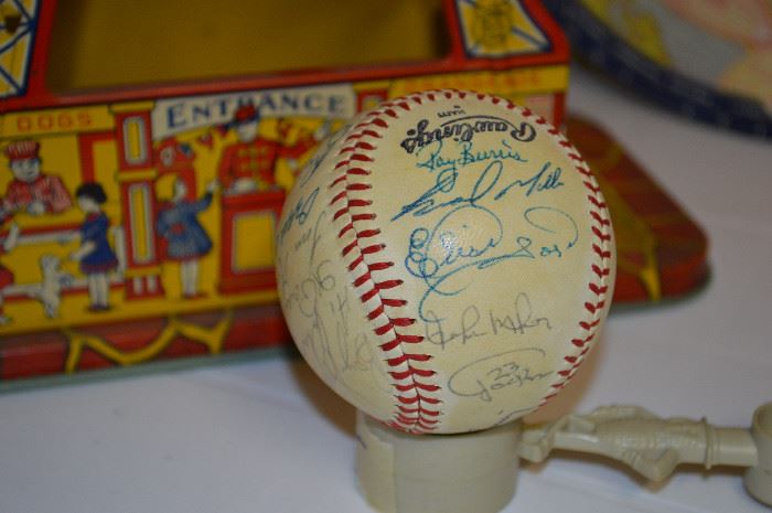 1993 Montreal Expos Signed Baseball, JUST ADDED