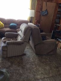 #41 left brown lazyboy recliner $75
#42 Brown pattern lazyboy recliner $75 — at Vincent Rd Huntsville 35802 Call 256-656-989five.