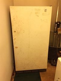 #2 kenmore old refrig 21 cu $100 — at Vincent Rd Huntsville 35802 Call 256-656-989five.