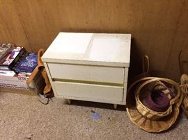 #75 white endtable 22x14x21 $30 — at Vincent Rd Huntsville 35802 Call 256-656-989five.