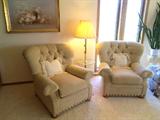 A pair of Flexsteel reclining armchairs.