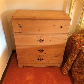 Pine wood 4 drawer dresser