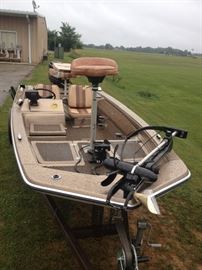 Smoker Craft 17' Fiberglass Fishing Boat w/trailer, 40HP Mercury motor and electric trolling motor