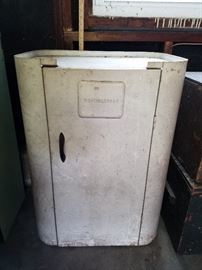 Bottom of a vintage roaster, repurpose this!!