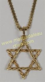 14k gold pendant and chain