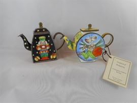 Kelvin Chen Teapot Figurines