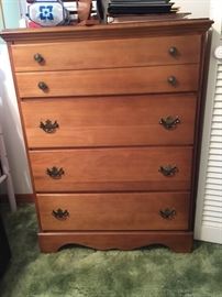 Nice solid wood chest of drawers 