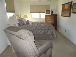 ec11queen bed and dresser