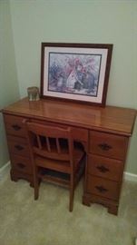 Great desk in perfect condition!