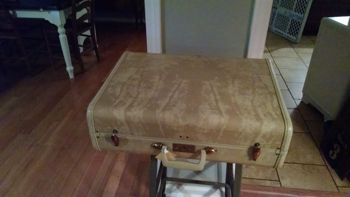 Vintage suitcase!