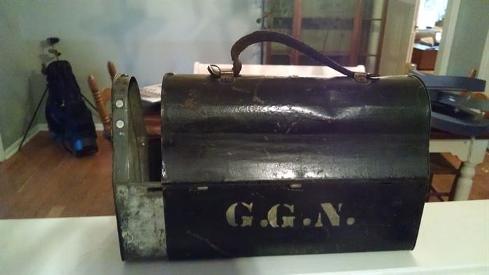 LOVE LOVE LOVE this old military lunchbox!!