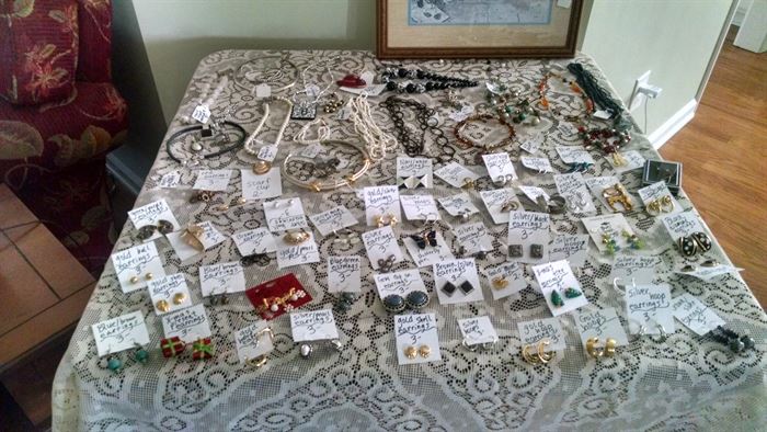 Lots of jewelry to shop through!!