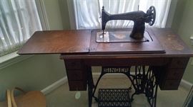 Beautiful singer sewing machine!!