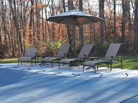 Tropitone Lounge Chairs (4) with 2 La Stratta "Tea" Tables, and Umbrella with Stand